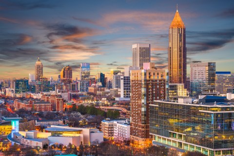the skyline of Atlanta at dusk